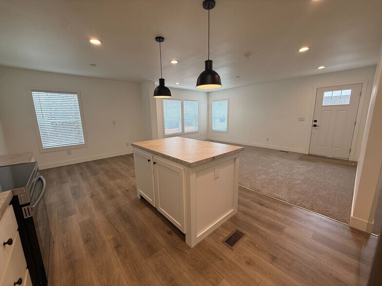 Building Photo - 3601 E Wyoming Ave