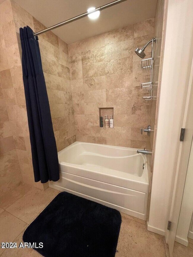 Building Photo - 7127 E Rancho Vista Dr