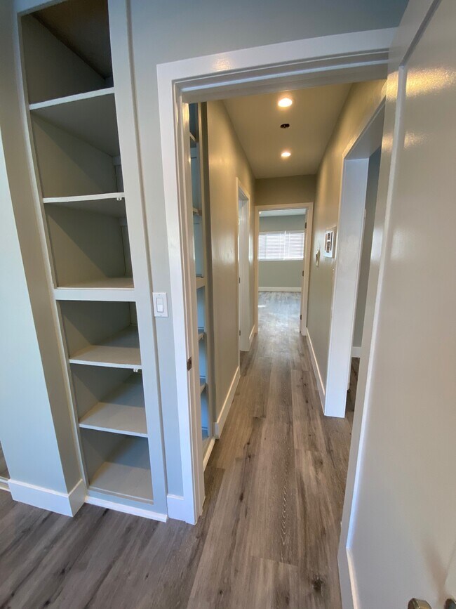 Hallway - II - 1707 Barry Ave