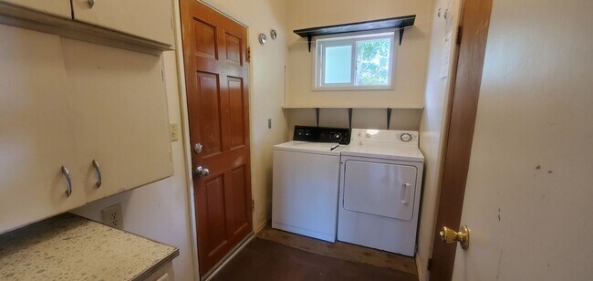 Building Photo - 900 Key St