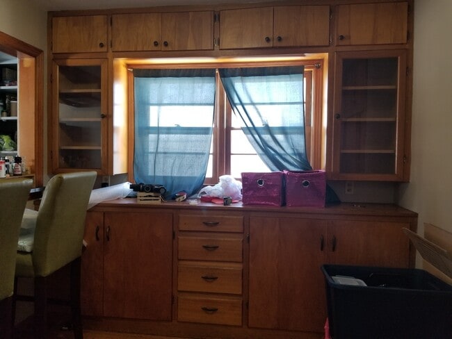 Building Photo - 836 W Knapp Ave