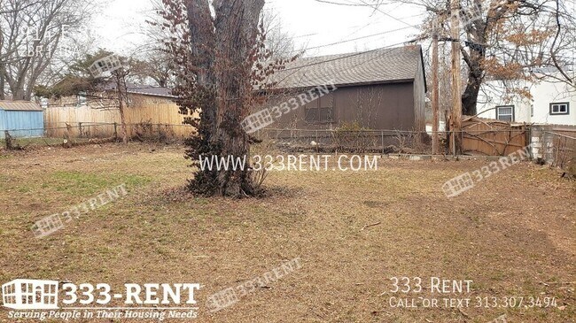 Building Photo - This homey two bedroom house is ready for ...