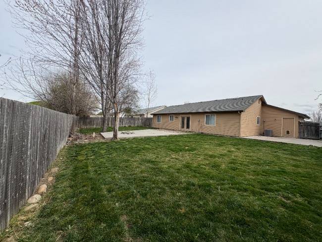 Building Photo - 7480 Edgebrook Dr