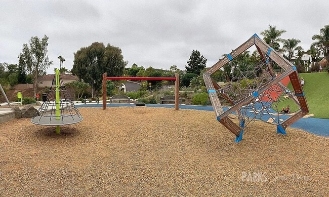 Building Photo - Spacious 3 Bed, 2 Bath Home in Encinitas