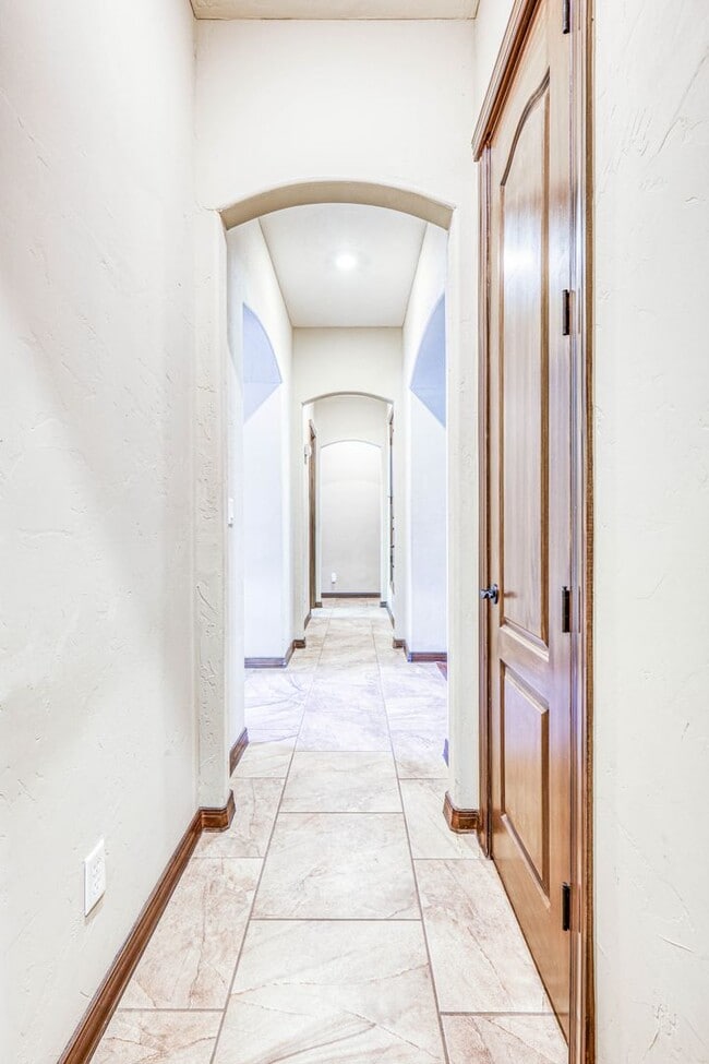 Building Photo - Westside area for Short Term Rental (Compl...