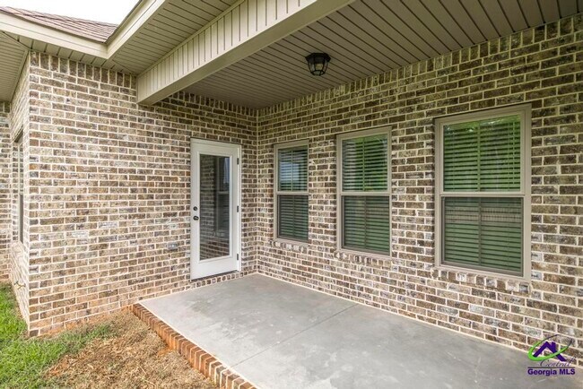 Building Photo - 305 Willowbrook Ln