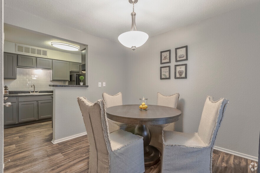 1BR, 1BA - 675 SF A2 - Dining Area - Oasis