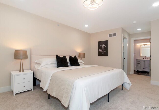 Building Photo - 1174 Smart Town Dr