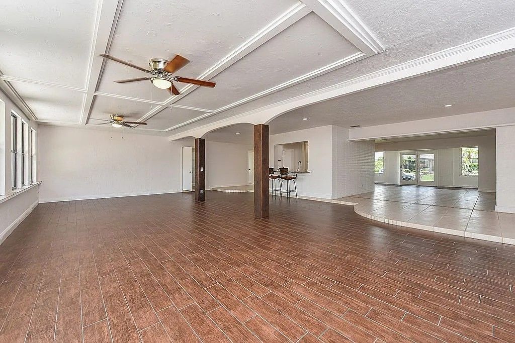 Building Photo - 2608 Sheridan Dr