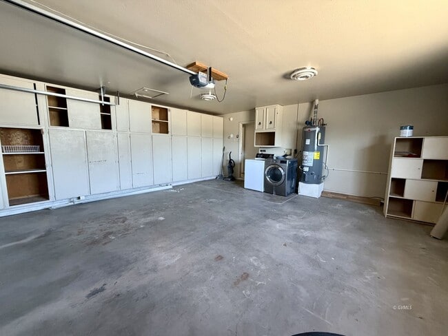 Building Photo - 3028 S Fairway Ave