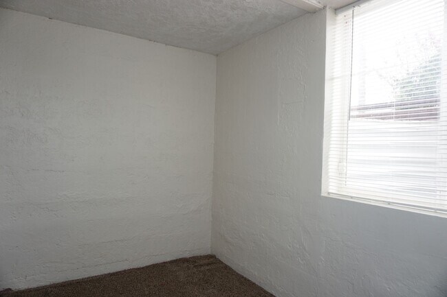Building Photo - 3 Bedroom Taylorville home