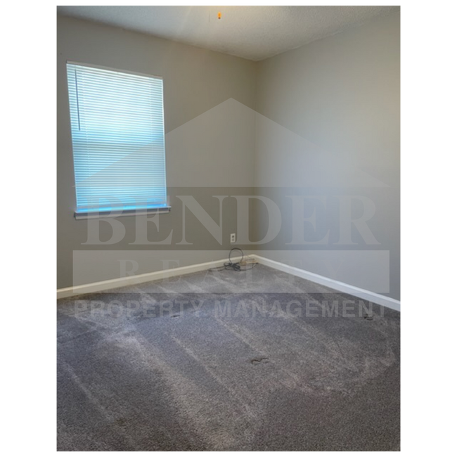 Building Photo - MOUSE CREEK RD 5725/5727