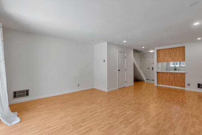 Building Photo - 122 Flynn Ave