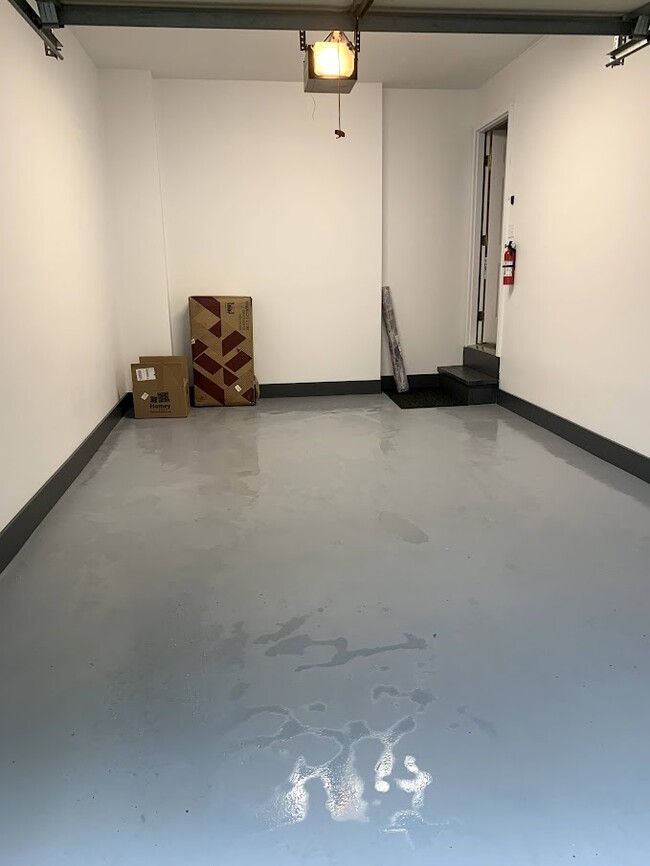 1 car garage - 963 Katie Cir