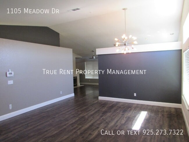 Building Photo - Beautiful 3 Bed, 2 Bath Home in Great Live...