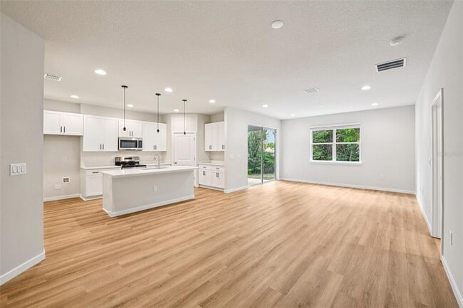 Building Photo - 536 E Beresford Ave