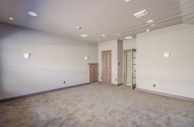 Building Photo - 70 S Almondell Cir