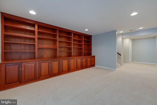 Building Photo - 4710 Old Dominion Dr
