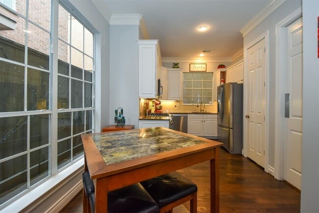 Building Photo - 3226 Pemberton Cir Dr