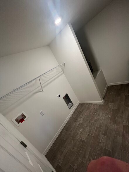 Building Photo - 27 Wood Cedar Dr