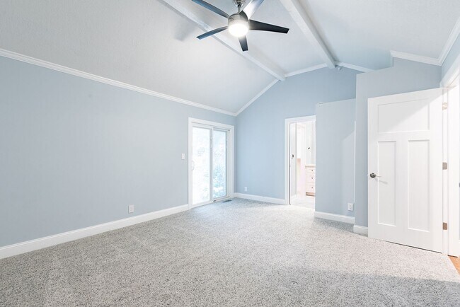 Building Photo - Beautiful 3 Bed Overland Park Ranch Home NEWLY REMODELED