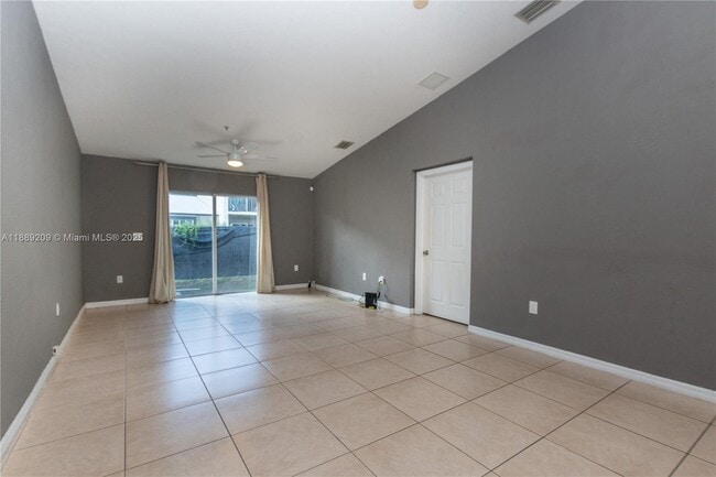 Building Photo - 3944 SW 48th Ave