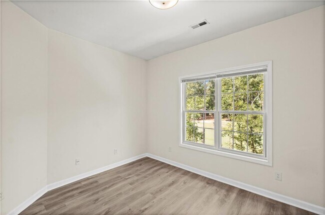 Building Photo - 8806 Fairview Bluff