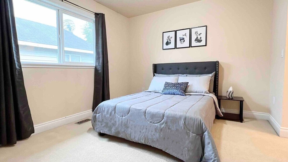 Building Photo - 237 W 13th Ave