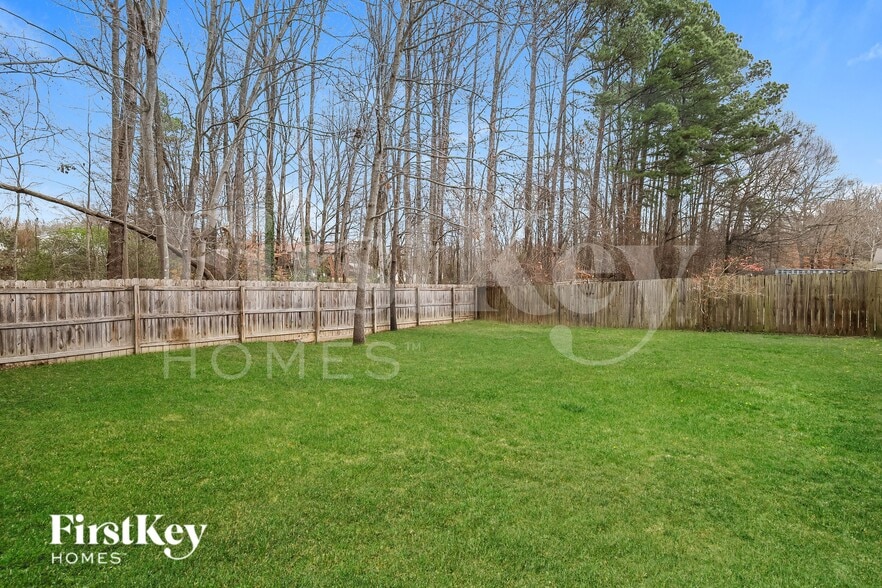 Building Photo - 2215 Charles Towne Ct