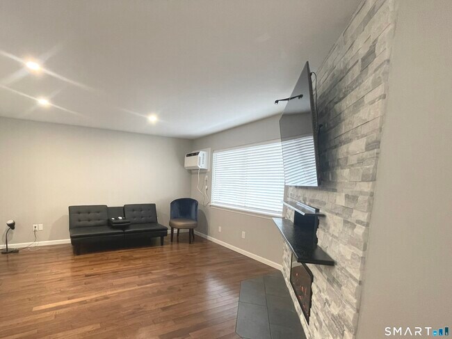 Building Photo - 31 Willow Springs