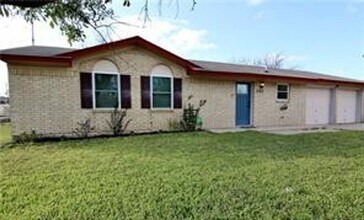 Building Photo - 3-bedroom 2-bathroom home on a corner lot!