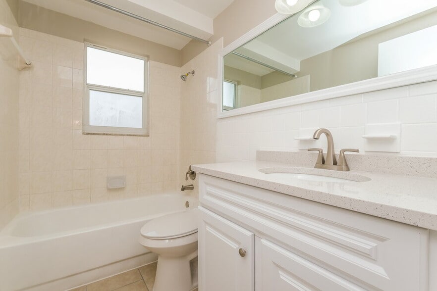 Building Photo - 10933 Felsdale Ave