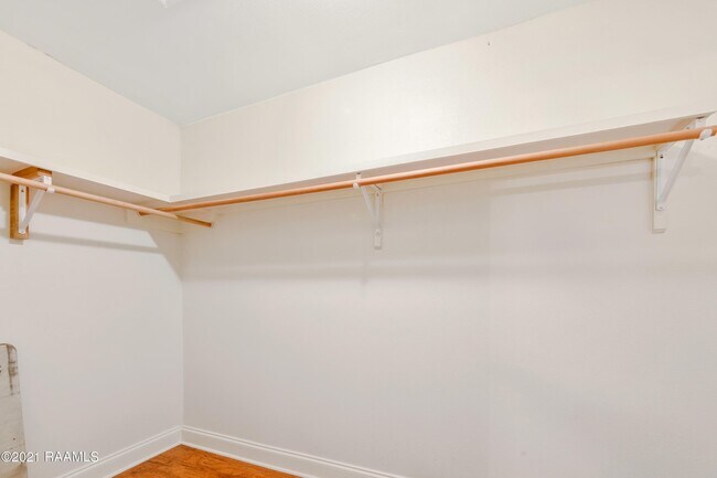 Building Photo - 112 Hillside Dr