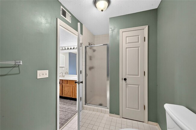Building Photo - 1010 Thoreau Ct