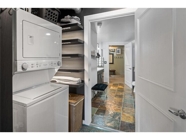 Building Photo - 404 N Washington Ave