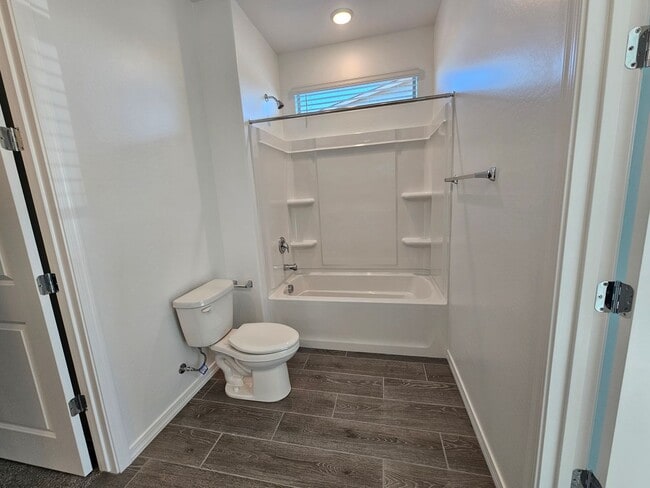 Building Photo - Stunning views