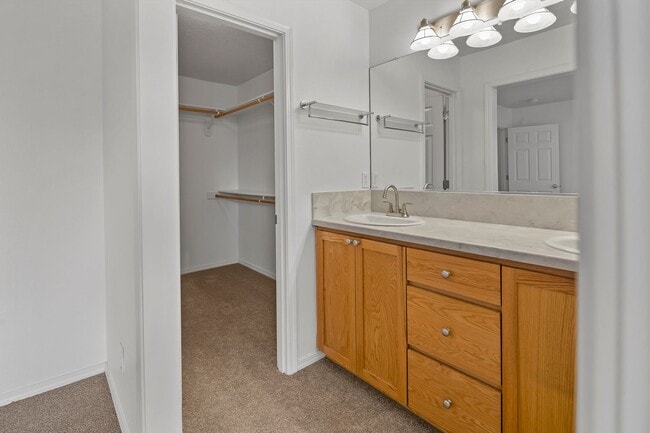 Building Photo - 1611 SW San Mateo Terrace
