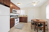 Building Photo - MOVE IN READY - Charming 2B/1B Unit in Pri...