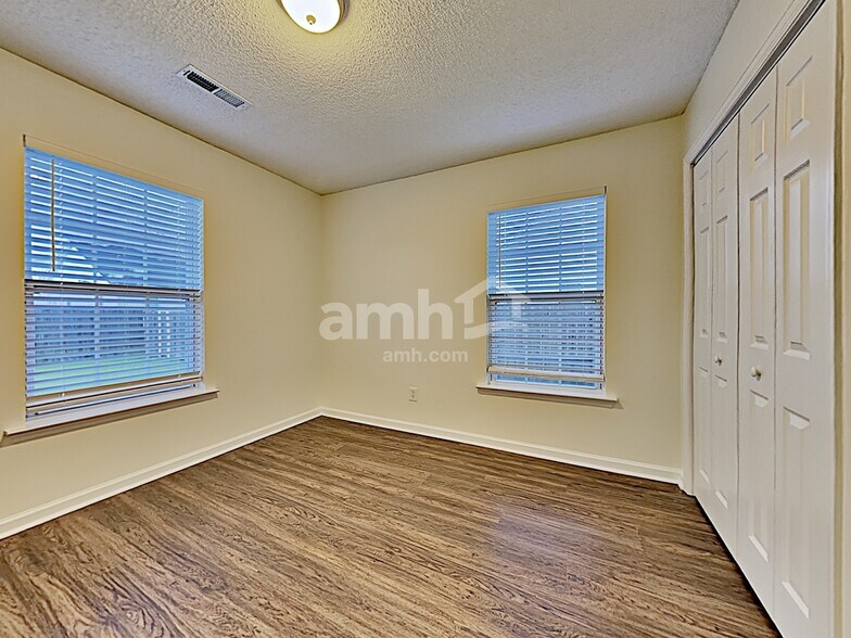 Building Photo - 107 Cotillion Crescent