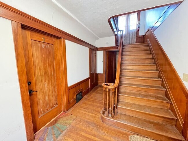 Building Photo - 508 Valle Vista Ave