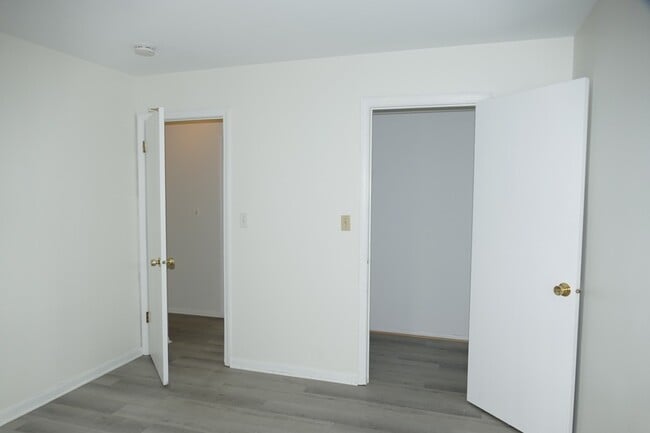 Building Photo - 1076 Crestwood Ln