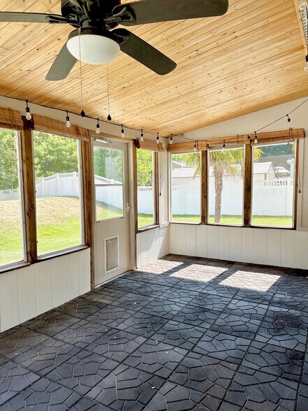 Building Photo - 10223 Bon Meade Ln