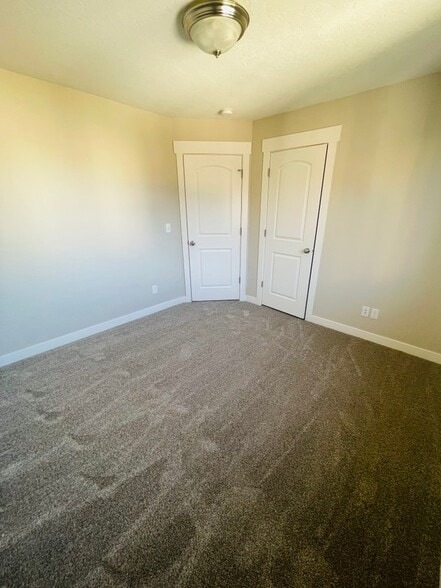 Building Photo - 2576 Cottonwood Dr