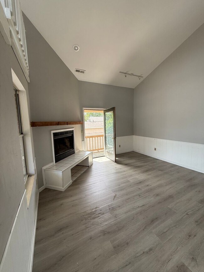 Building Photo - OSU North Campus 5 bedroom 2 bath apartment