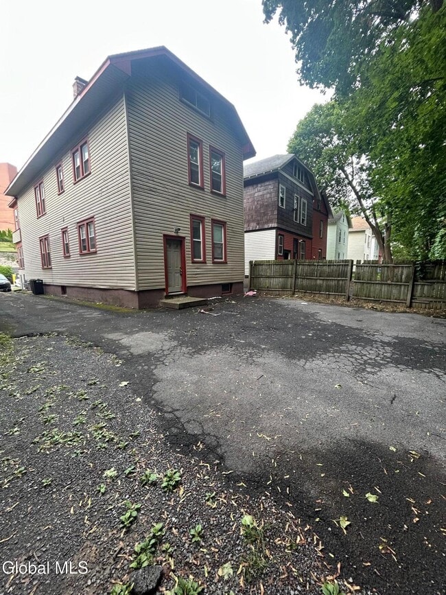 Building Photo - 443 Myrtle Ave