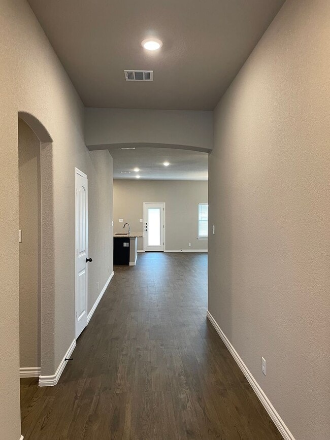 Building Photo - **NO PETS*** | Beautiful Single-Story 4 BR, 2.5 Bath | Covered Patio | Close to Fort Cavazos