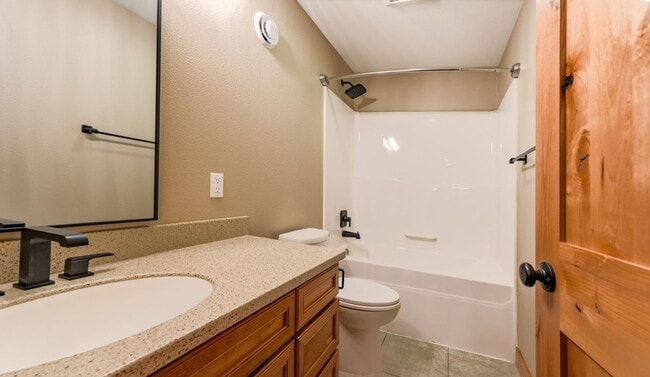 Building Photo - 3 Bed 2.5 Bath Home in the Hills