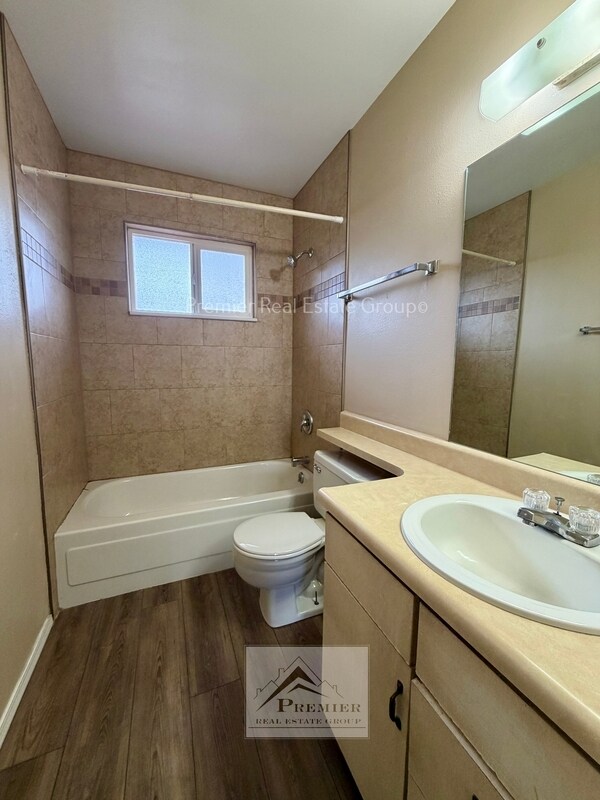 Building Photo - 1751 Shenandoah Dr