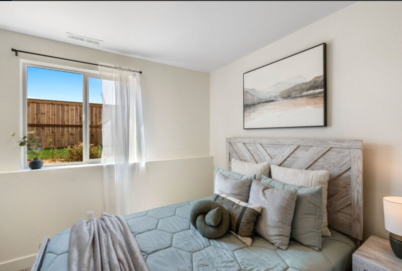 Building Photo - 715 Thrice Lp