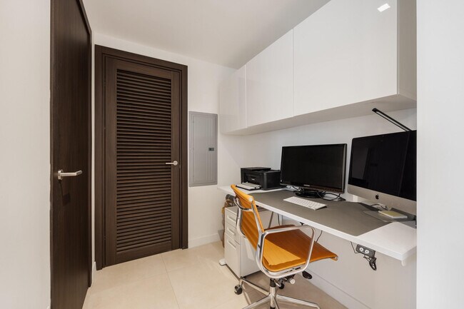 Building Photo - 401 N Birch Rd